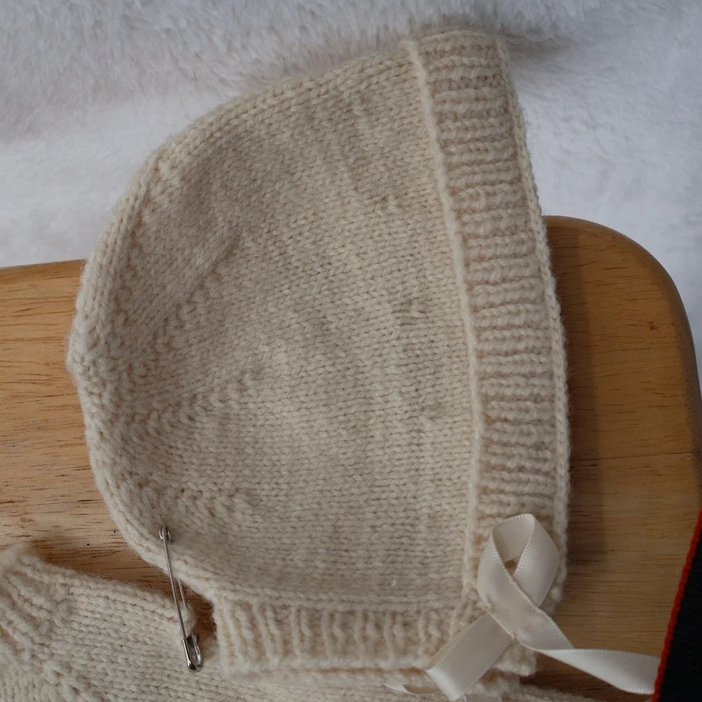 Handmade‎ Knit Cardigan Bonnet Set Baby Unisex Size 0-3M Cream Heirloom Heritage